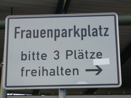 Frauenparkplatz.jpg